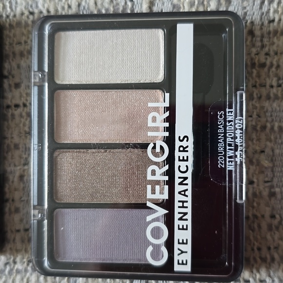 COVERGIRL BRAND WOMEN'S EYESHADOW PALETTES BUNDLE OF 3 - Picture 3 of 5